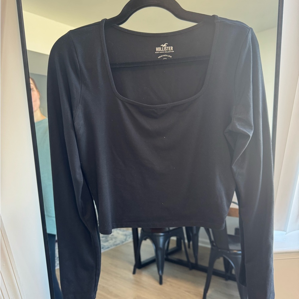 Hollister Women's Classic Black Crop Top
